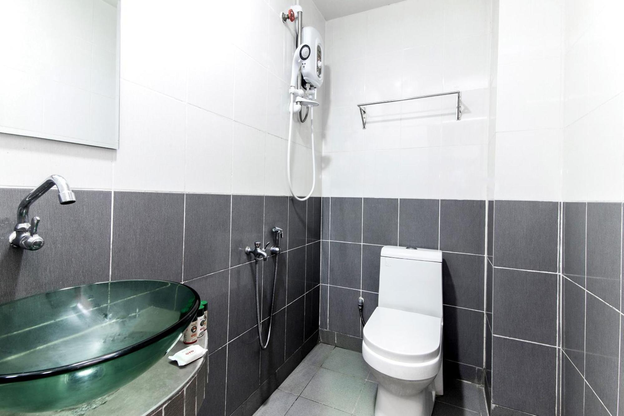 Super Oyo 258 Hotel Smc Alam Avenue Shah Alam Ngoại thất bức ảnh