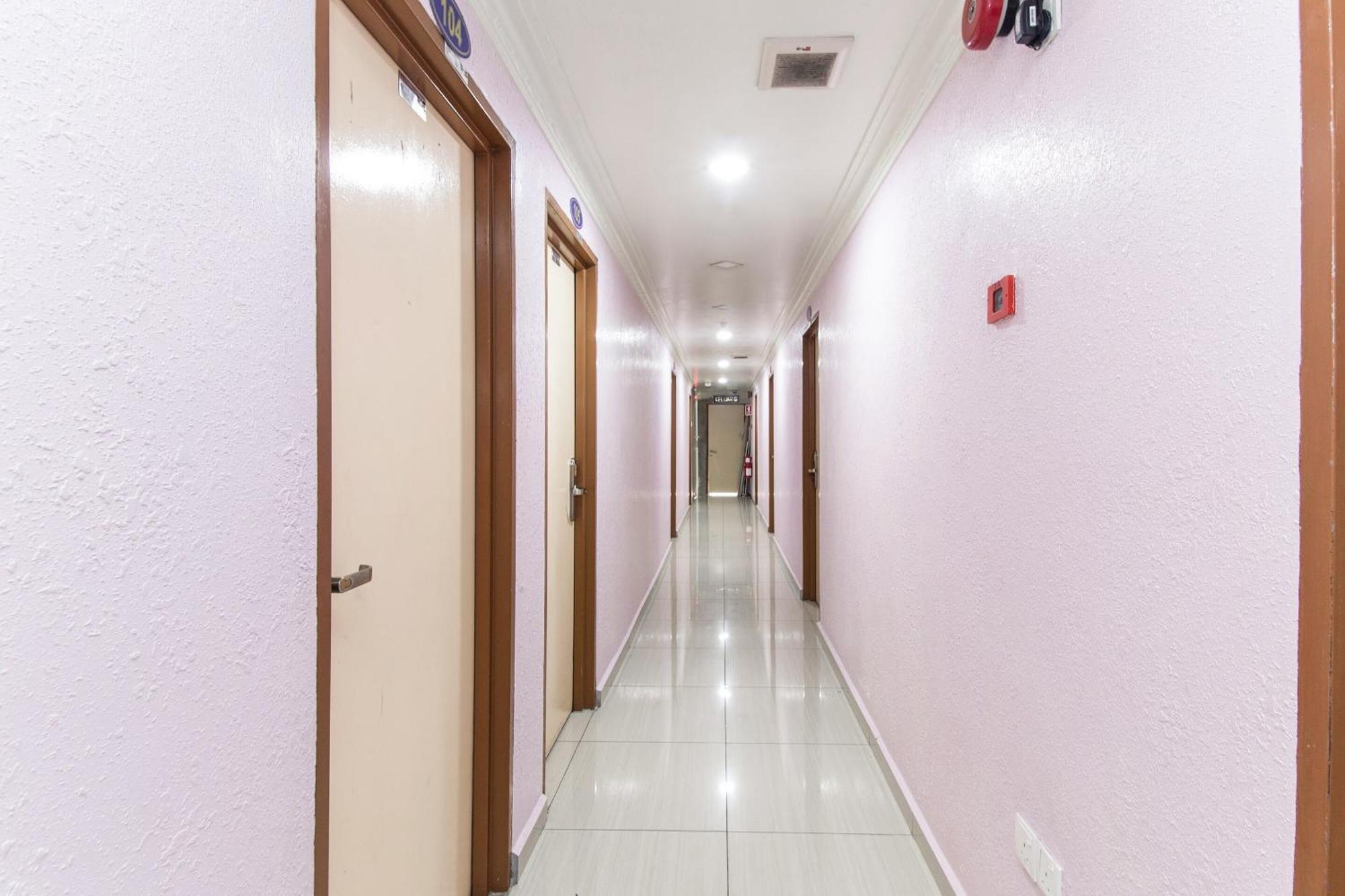 Super Oyo 258 Hotel Smc Alam Avenue Shah Alam Ngoại thất bức ảnh